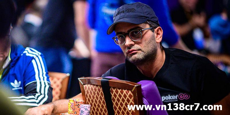 Antonio Esfandiari là ai?