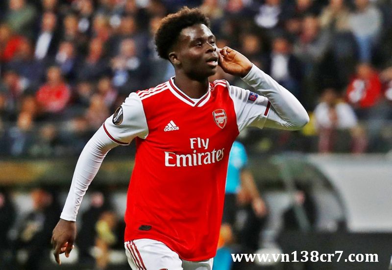 Bukayo Saka thi đấu xuất sắc
