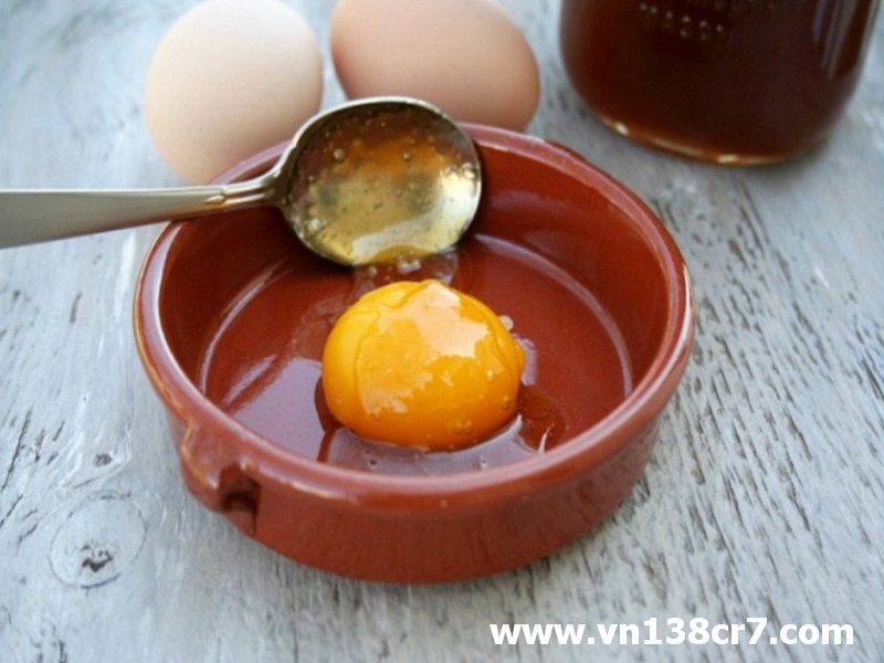 Cho gà uống với mức vừa phải