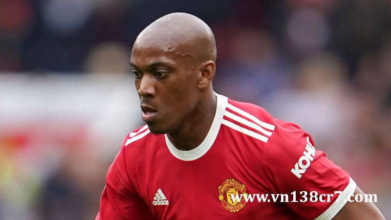 Anthony Martial liên tục bị chấn thương