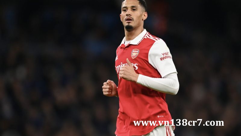 William Saliba nghỉ hưu