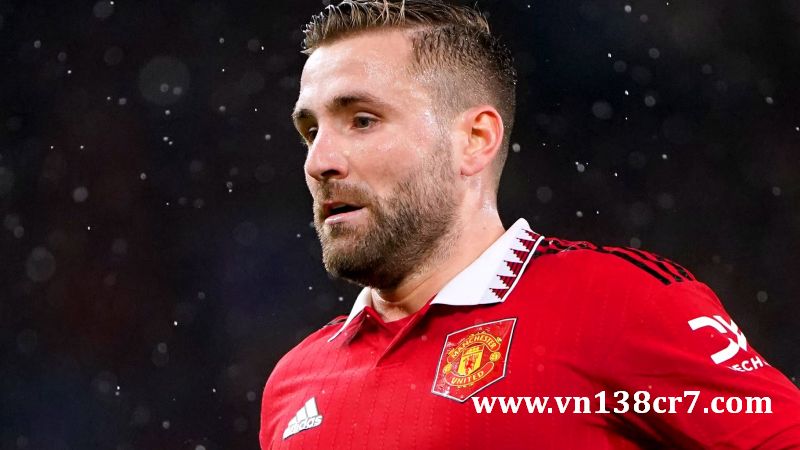 Luke Shaw ở lại MU