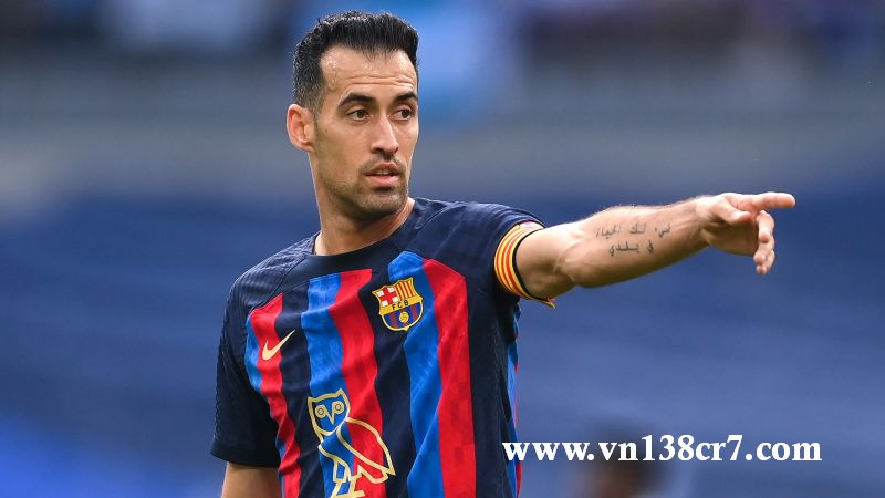 Sergio Busquets chia tay Barca
