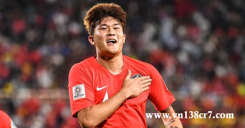 Kim Min-Jae có thể hình rất ấn tượng