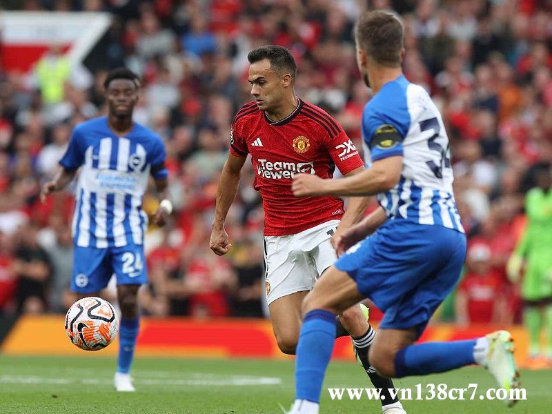 Tưởng chừng Man Utd có thể mang về vinh dự nhưng đội khách lại liên tục mắc lỗi