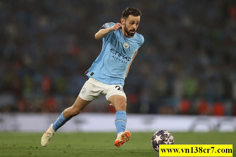 Bernardo Silva được HLV Man City khen ngợi có kỹ năng đón bóng như Messi